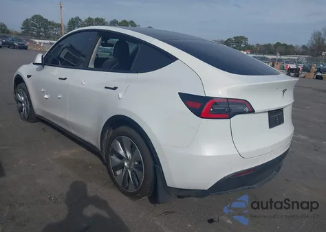 2021 Tesla Model Y Standard Range Rear-Wheel Drive z USA, uszkodzony, nr VIN 5YJYGDED9MF105600
